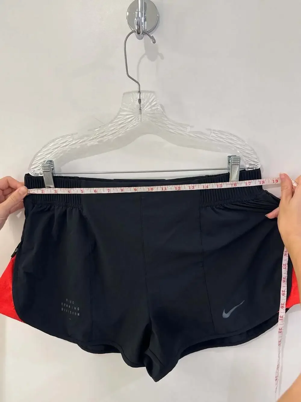 Nike Women's Run Division Tempo Luxe Running Shorts Black/Bright Crimson Size XL